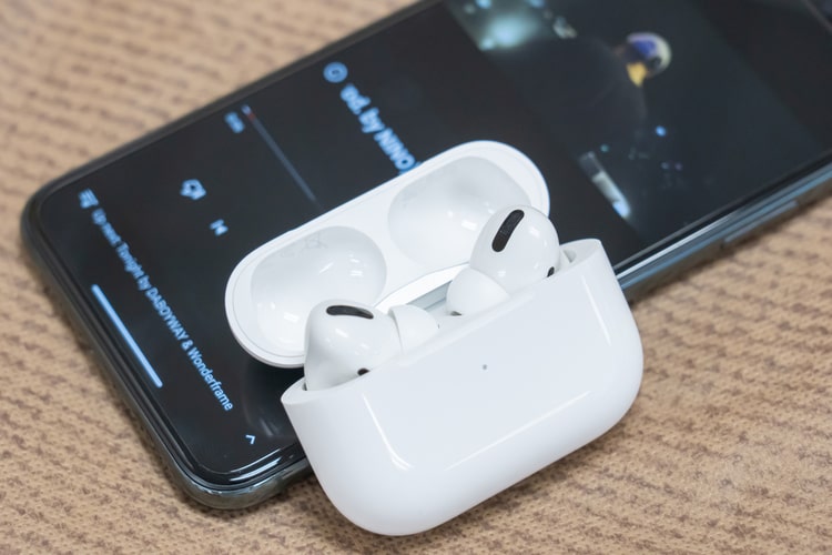 Future iPhones can charge AirPods wirelessly, Apple Pencil via their display