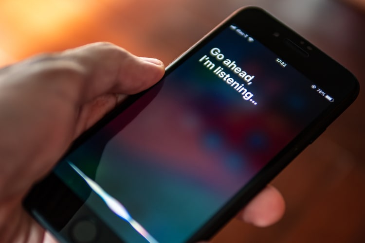 apple fixes bug that recorded interactions with siri